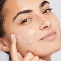 Dermalogica Active Moist Moisturiser -Beauty Bakerie Shop Active Moist pdp 3