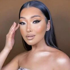 Gel Glide On | Eyeliner -Beauty Bakerie Shop Klara Cosmetics Gel Glide On eyeliner mascara intense bold rich color high pigmentation long lasting waterproof matte makeup model 3