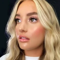 La La Lashes - Siren -Beauty Bakerie Shop Klara Cosmetics La La Lashes Siren false eyelashes full lash faux mink synthetic sculpt define shade color pigmentation lightweight makeup long lasting waterproof looks on the model