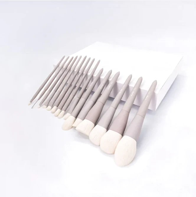 Lux Brush Set (Free Veil Up Foundation) 17 Lux Brush Set (Free Veil Up Foundation) - Image 15