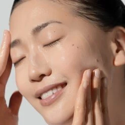 Dermalogica Daily Glycolic Cleanser -Beauty Bakerie Shop Mika Application 3 Daily glycolic cleanser