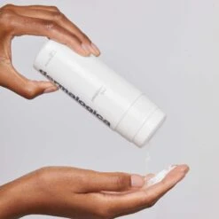 Micellar Cleanse & Glow -Beauty Bakerie Shop US PDP How To Product In Hand Daily Microfoliant 31c610a1 79e9 4950 9168 6e05968725d3