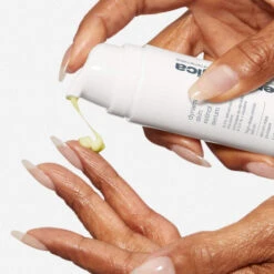 Dynamic Skin Retinol Serum -Beauty Bakerie Shop dynamic retinol serum PDPproductinhand